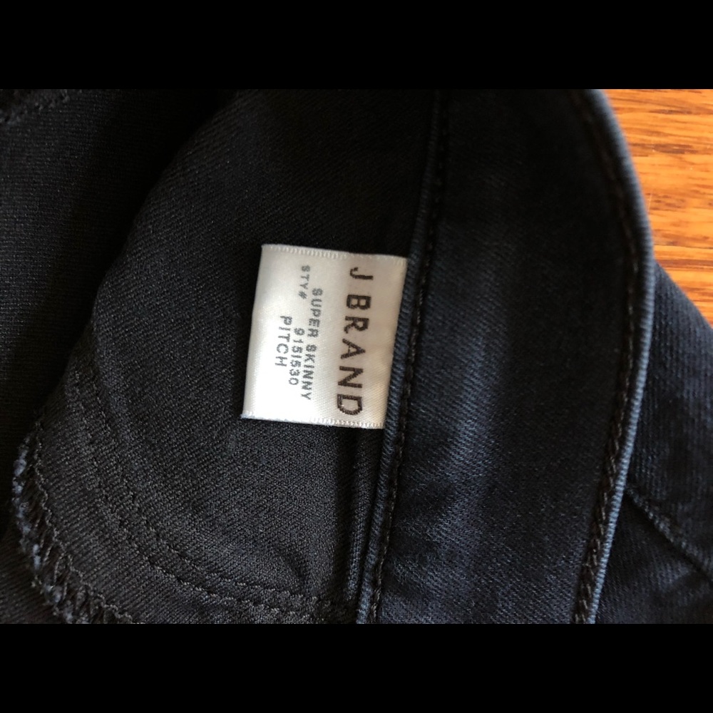 J brand super skinny jeggings in pitch, size 26. - Picture 4 of 5